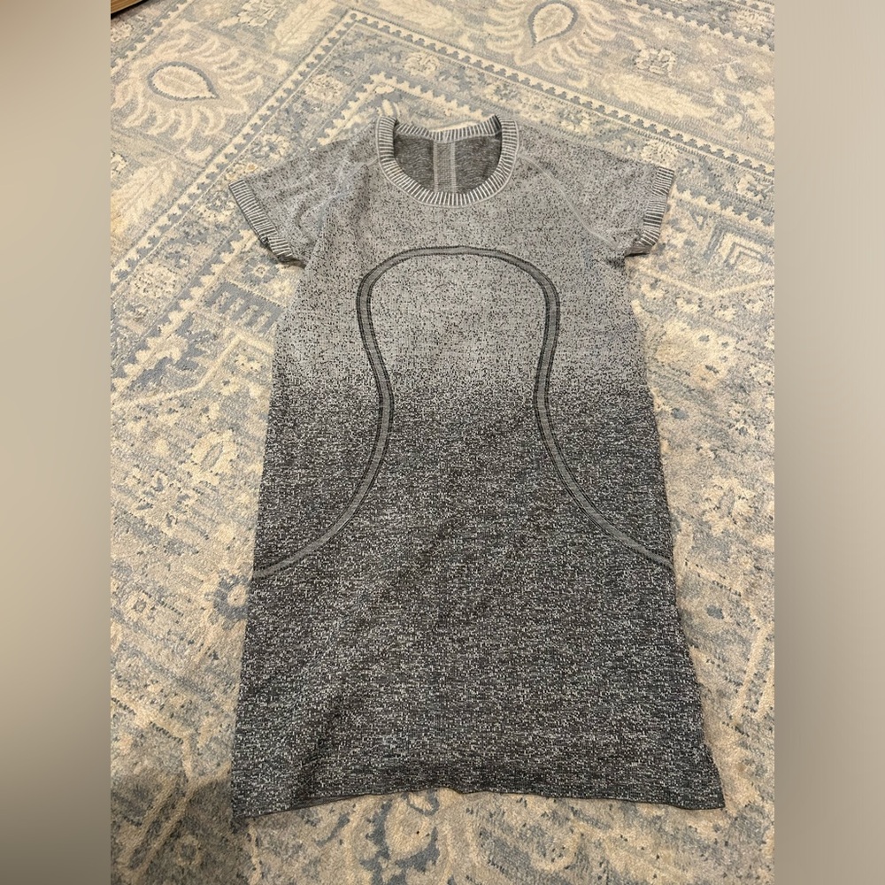 Lululemon Swiftly Tee Top 4 Special Ombré Grey